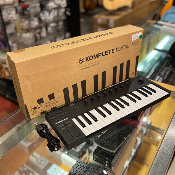 USED SPECIAL! Native Instruments Komplete Kontrol M32 Micro Sized Keyboard Controller - USDKONTROLM32