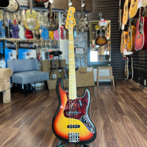 USED SPECIAL! Fender 1973 Jazz Electric Bass in 3-Color Sunburst w/Case - USD1973JAZZBASS