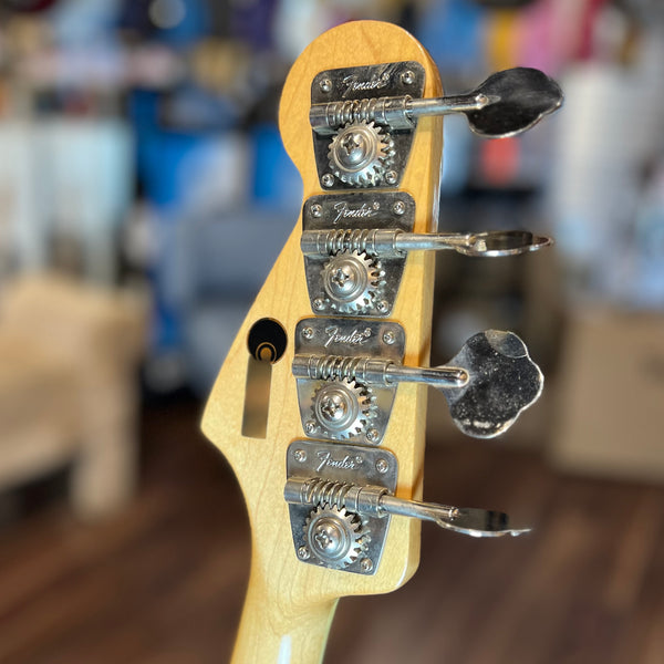 USED SPECIAL! Fender 1973 Jazz Electric Bass in 3-Color Sunburst w/Case - USD1973JAZZBASS