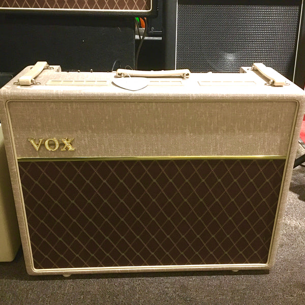 Vox 30 Watt Handwired 2x12 Tube Guitar Amplifier in Cream Vinyl w/Greenbacks - AC30HW2